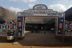 Berço da Humanidade, Aldeia Cultural Lesedi e Lion's Park