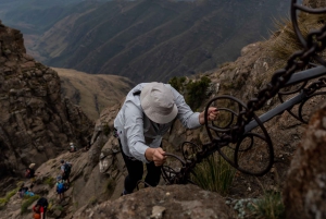 Drakensberg: Caminhada de 2 dias no Anfiteatro a partir de Joanesburgo