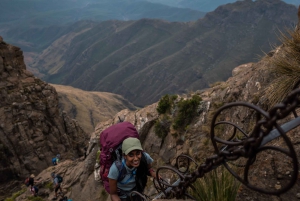 Drakensberg: Caminhada de 2 dias no Anfiteatro a partir de Joanesburgo