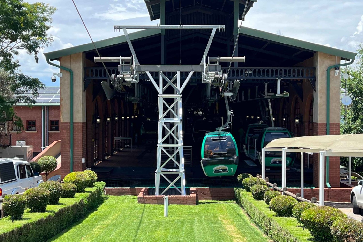 Johannesburg: Cableway and Lunch Boat Cruise Half Day Tour