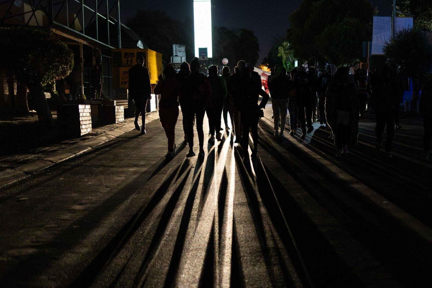 Johannesburg: City & Soweto Night Tour with Dinner & Drinks