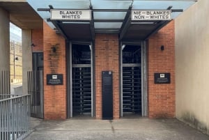 Johannesburg: Koko päivän kierros apartheid-museossa ja Sowetossa