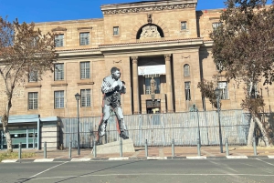 Johannesburg: Koko päivän kierros apartheid-museossa ja Sowetossa