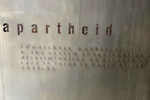 Johannesburg: Koko päivän kierros apartheid-museossa ja Sowetossa
