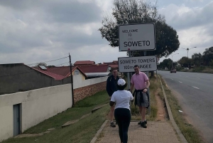 EXCURSÃO DE MEIO DIA AO SOWETO COM GUIA DE TURISMO