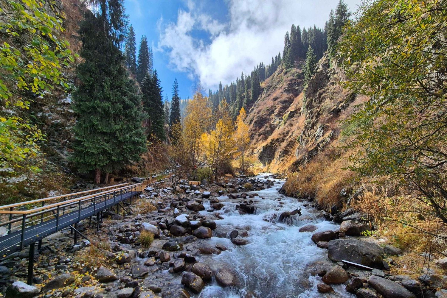 Alma-Arasan & Ayusai: Bergschluchten und heiße Quellen