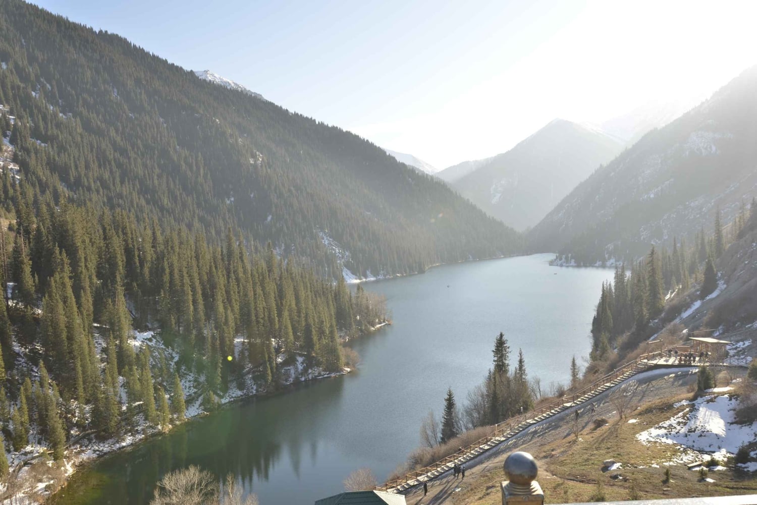 アルマトイ：2日間チャリン峡谷、カインディ湖、コルサイ湖ツアー
