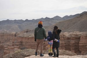 Almaty: 2-tägige Tour zum Tscharyn-Canyon, Kaindy-See und Kolsay