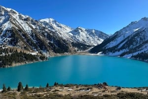 アルマトイ：ビッグアルマトイ湖ガイド付きハイキング（移動サービス付き）