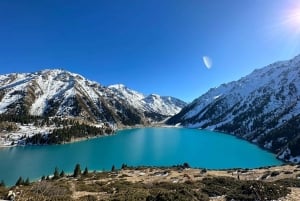 アルマトイ：ビッグアルマトイ湖ガイド付きハイキング（移動サービス付き）