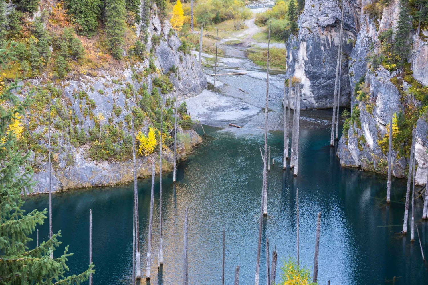 アルマトイ：チャリン峡谷、コルサイ湖、カイディ湖ツアー