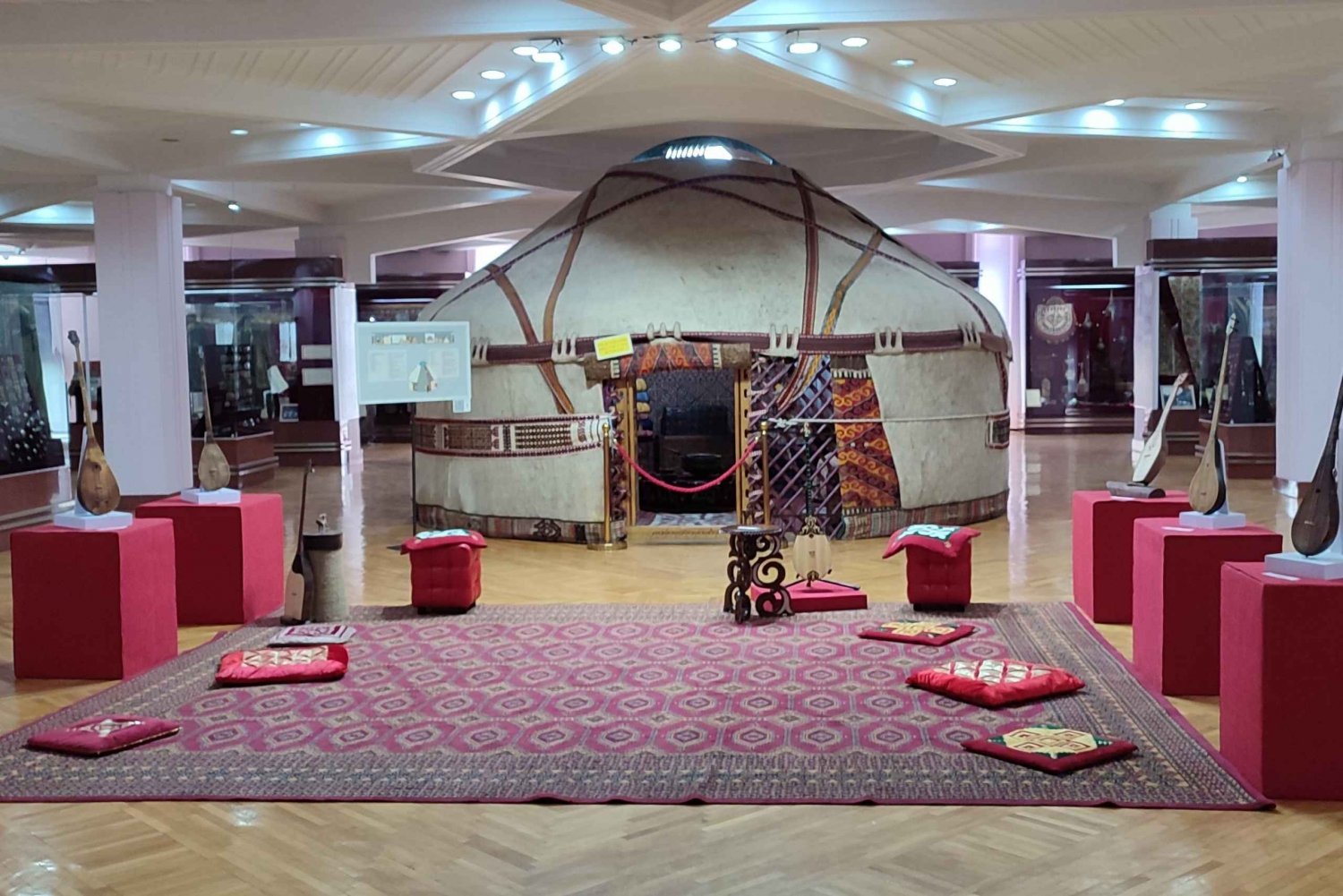 Almaty : Visite d'une jounée avec déjeuner et billets pour les musées
