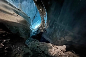 アルマトイ：氷河と氷の洞窟プライベートハイキングツアー