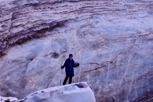 アルマトイ：氷河と氷の洞窟プライベートハイキングツアー