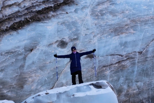 アルマトイ：氷河と氷の洞窟プライベートハイキングツアー
