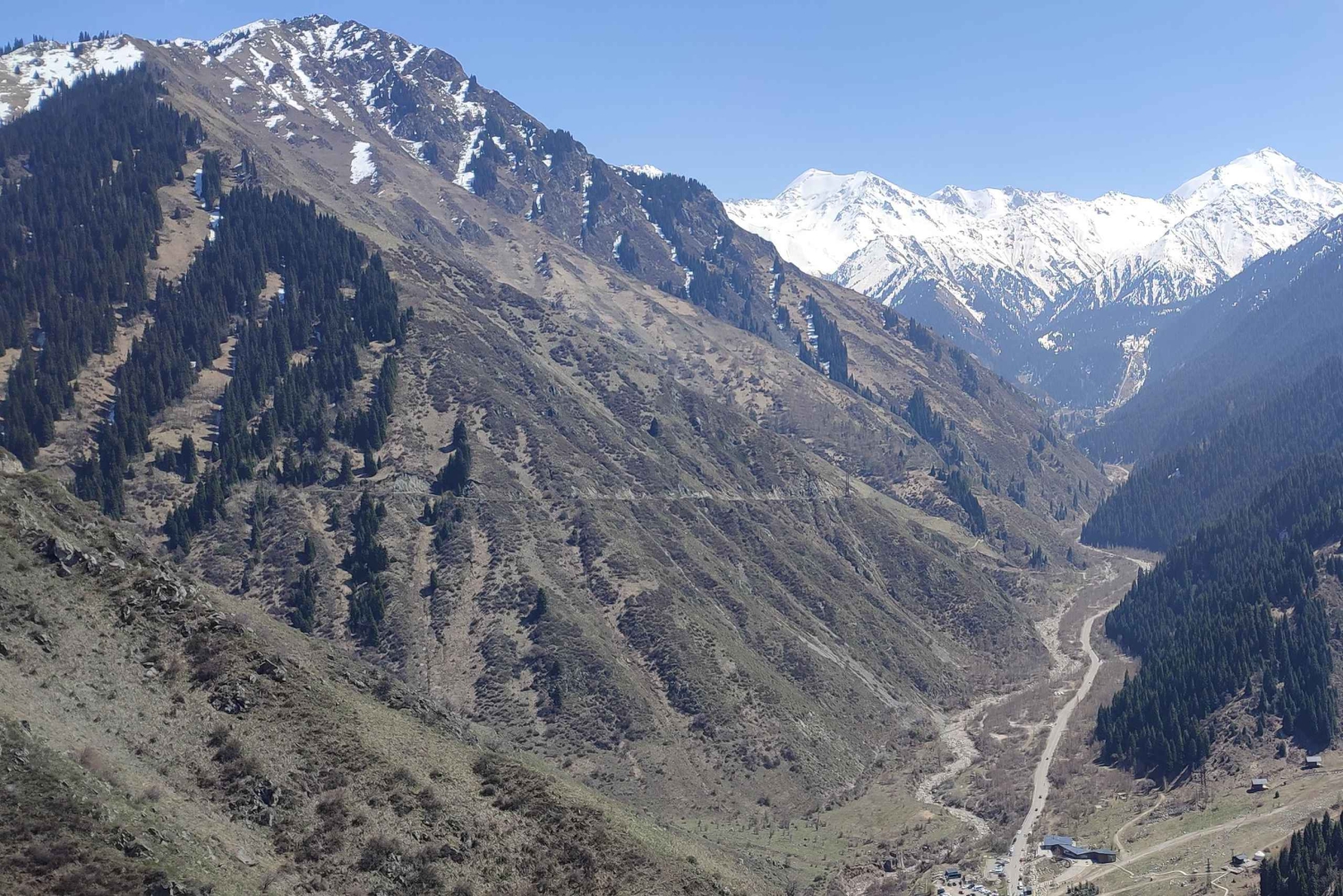 Almaty: Wandelen over de Japanse Weg en Wild Jagen Vogelshow