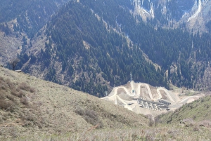 Almaty: Wandelen over de Japanse Weg en Wild Jagen Vogelshow
