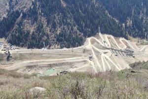 Almaty: Wandelen over de Japanse Weg en Wild Jagen Vogelshow