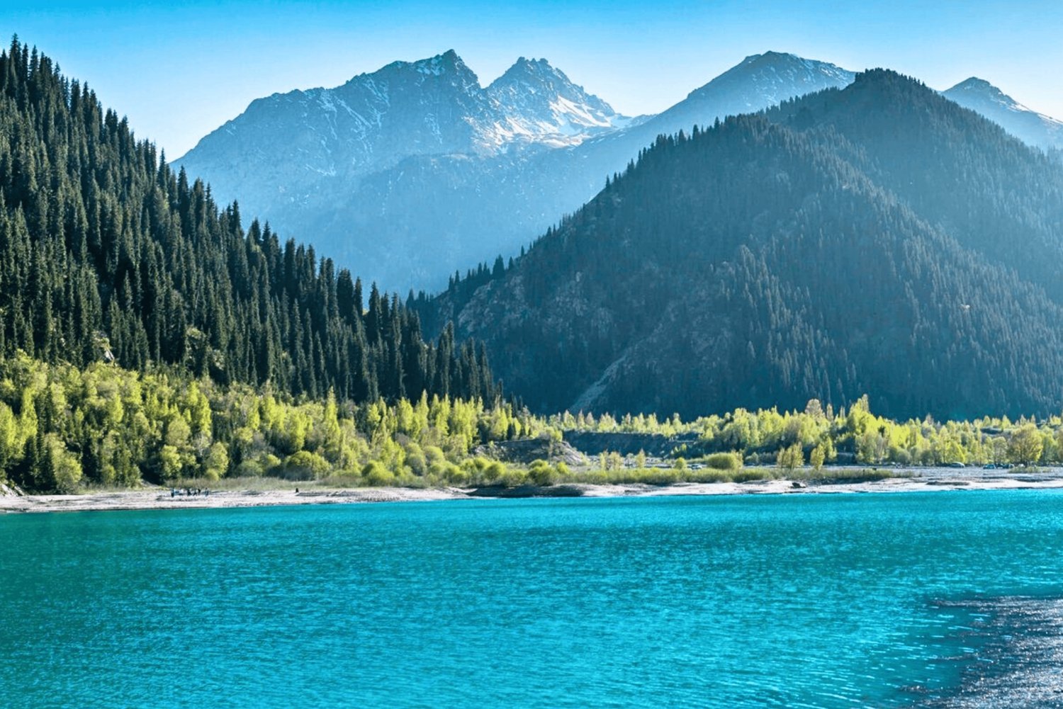 Almaty: Issyk-See, Bären-Wasserfälle & Goldener-Mann-Museum-Tour