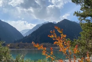 Desde Almaty Excursión guiada en grupo por el Lago Issyk en minibús