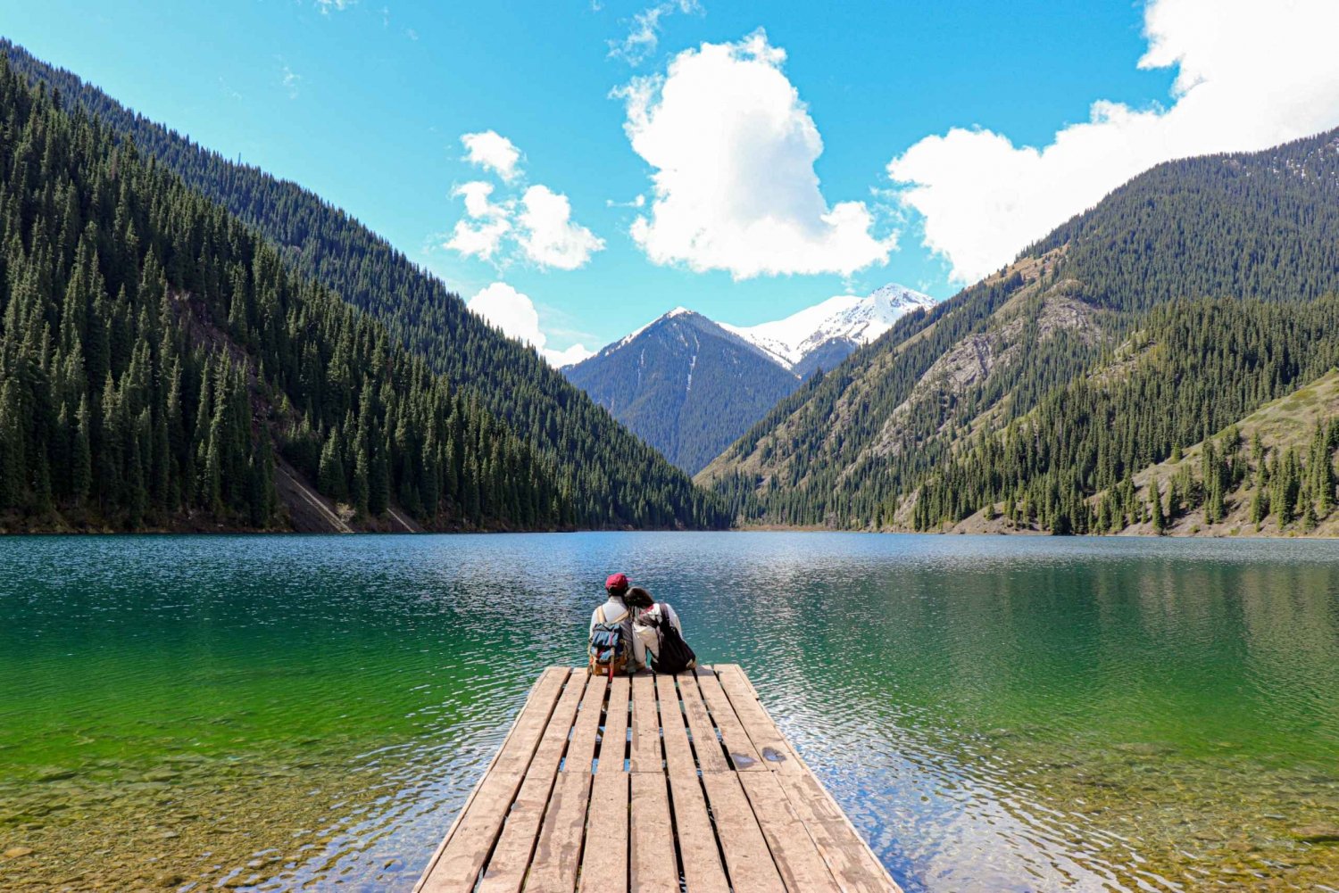 Almaty : Excursion d'une journée aux lacs Kolsai et Kaindy et au canyon de Charyn