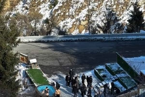 アルマトイ：メデオ、シムブラク、コク・トベ プライベートツアー（EV車利用）