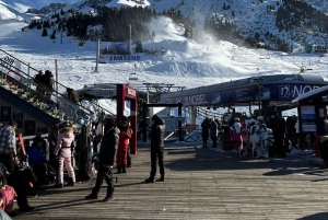 アルマトイ：メデオ、シムブラク、コク・トベ プライベートツアー（EV車利用）