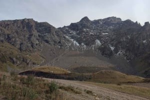 Almaty: Shymbulak Mountain Hiking Tour with Cable Car Ride