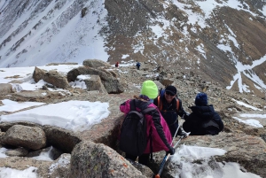 Альпийская жемчужина: Большое Алматинское озеро и восхождение на пик