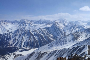 Альпийская жемчужина: Большое Алматинское озеро и восхождение на пик