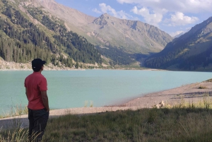 Альпийская жемчужина: Большое Алматинское озеро и восхождение на пик