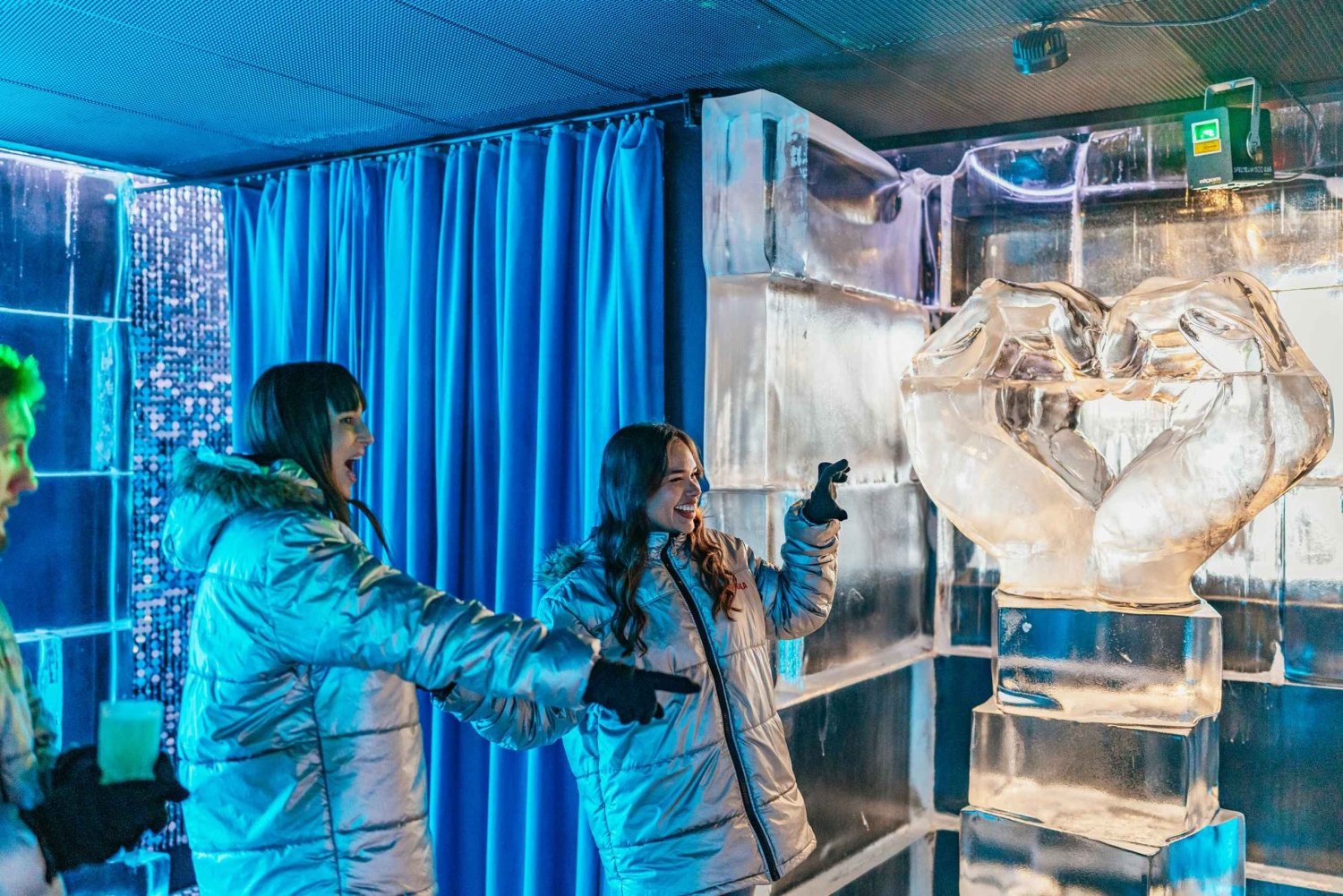 Barcelona: Ice Bar Experience Entry Ticket with 1 Drink