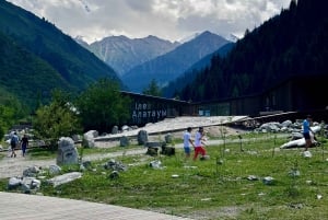 Большое Алматинское озеро: выберите приключение пешком или на автомобиле