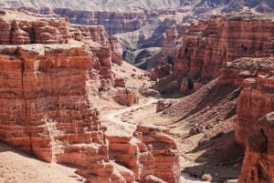 Excursión en minigrupo de 2 días a los lagos Charyn, Kolsay y Kaindy