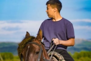 Från Almaty: 2-dagars yurtläger, ridtur och jeeptur