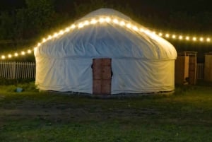 Från Almaty: 2-dagars yurtläger, ridtur och jeeptur