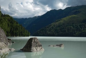 Från Almaty: 2-dagars yurtläger, ridtur och jeeptur
