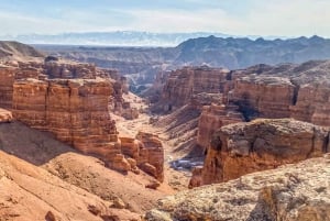 Vanuit Almaty: dagtrip naar de Charyn-kloof met lunchpakket