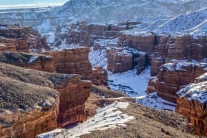 Vanuit Almaty: dagtrip naar de Charyn-kloof met lunchpakket
