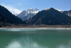 Von Almaty aus: Issyk See und Bärenwasserfall - Transfer