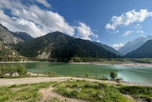 Von Almaty aus: Issyk See und Bärenwasserfall - Transfer