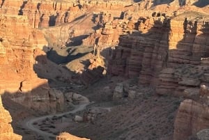 Från Almaty: Dagsutflykt till Kolsay-sjön, Charyn och Black Canyon