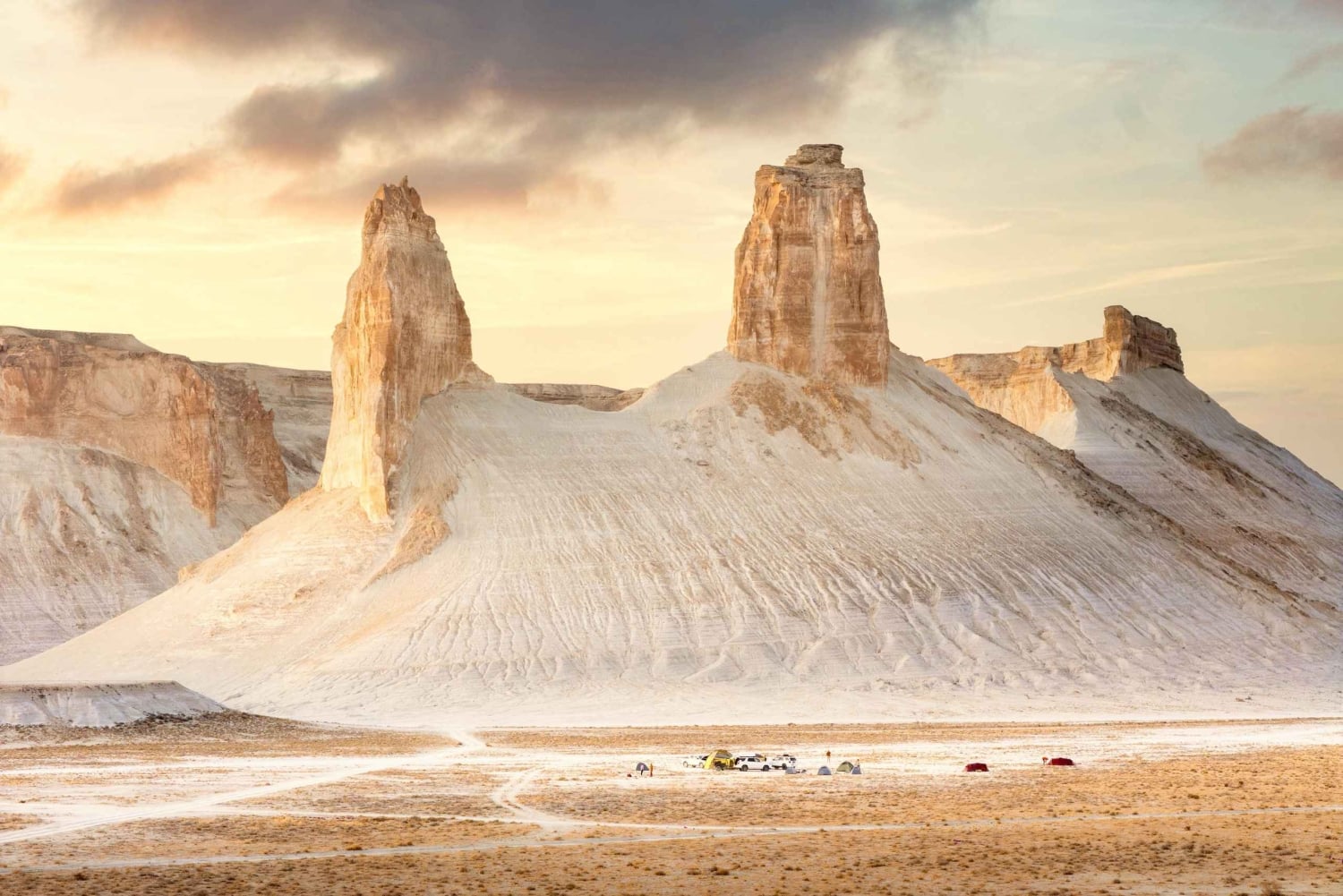 Mangistáu, el fondo del antiguo océano en 5 días - Tour en grupo