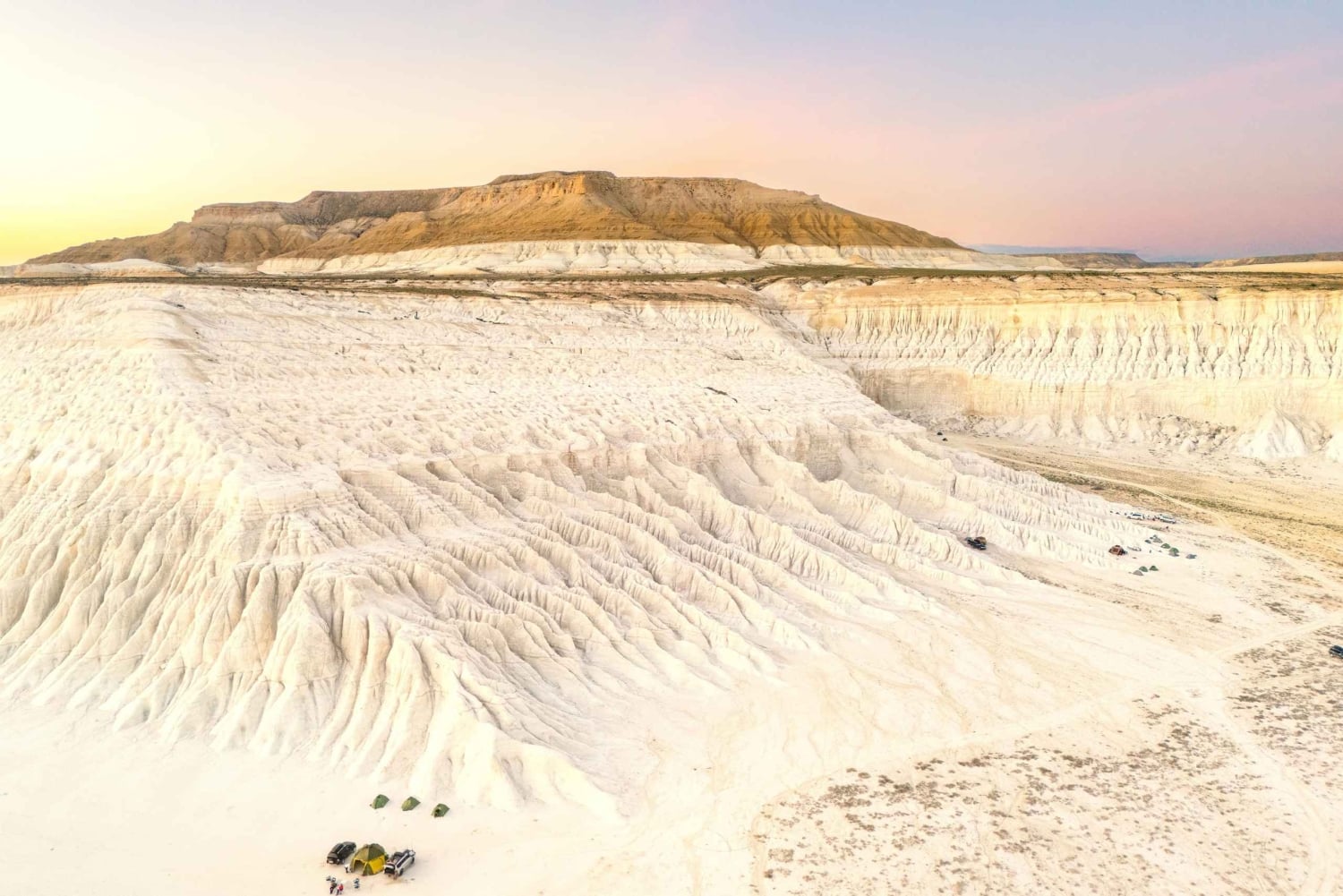 Mangistáu, el fondo del antiguo océano en 5 días - Tour en grupo