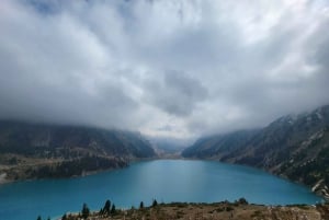 Terrengsykkeltur i Almaty-fjellene