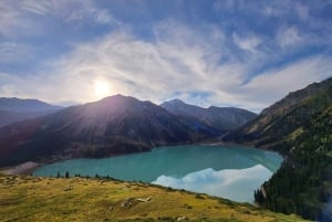 Terrengsykkeltur i Almaty-fjellene