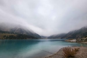 Terrengsykkeltur i Almaty-fjellene