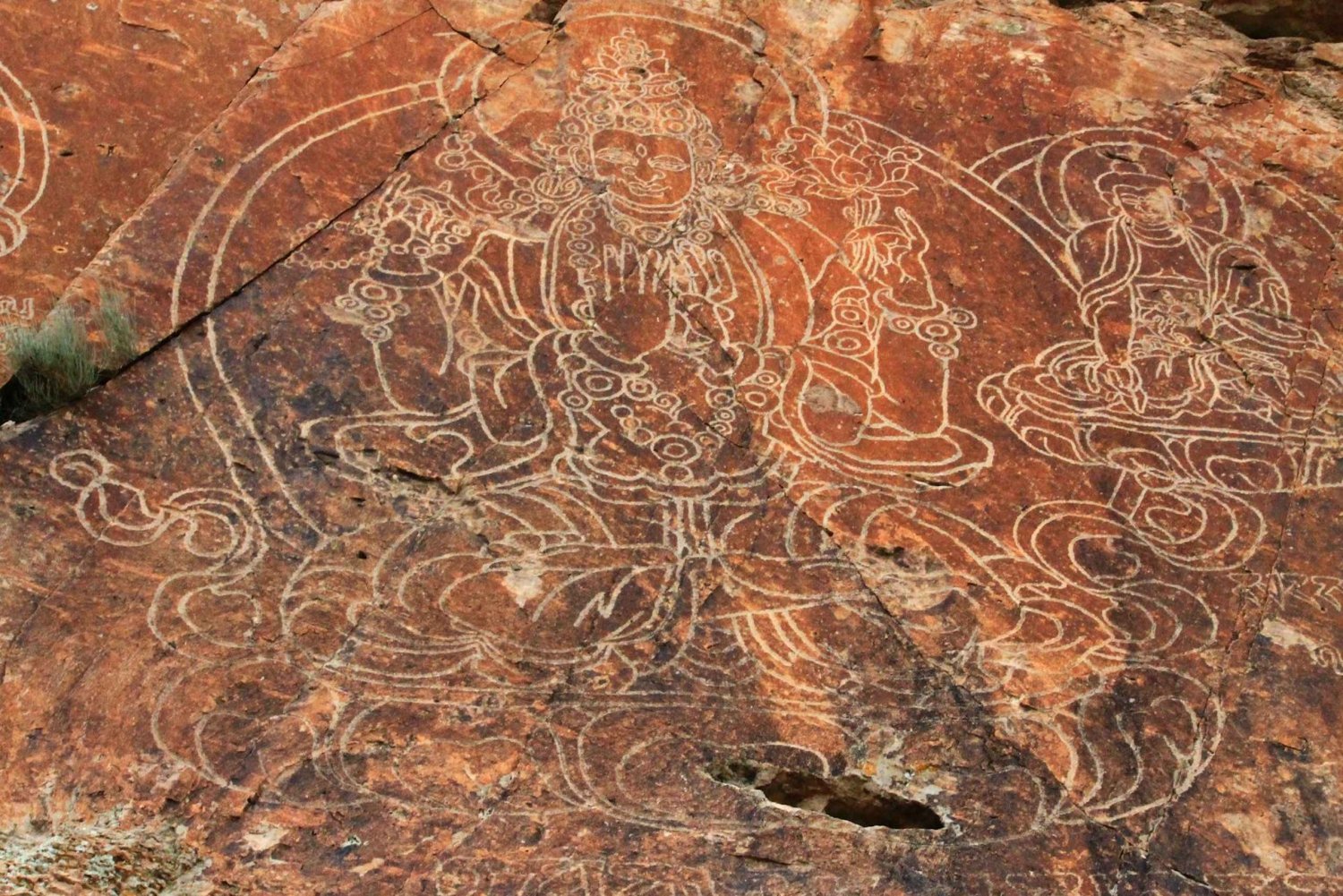 Tamgaly-Tas: un viaggio alle antiche scogliere di Buddha