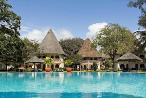 Nairobi: 13-Day Guided Luxury Honeymoon Safari w/Beach Visit