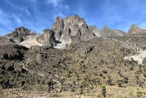 Nairobi: Trekking di 5 giorni sul Monte Kenya con pasti e guida